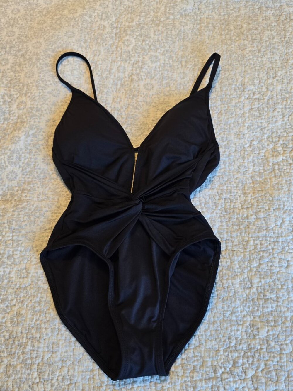 NWOT La Blanca Black One Piece Twist Front Swimsuit, Size 4